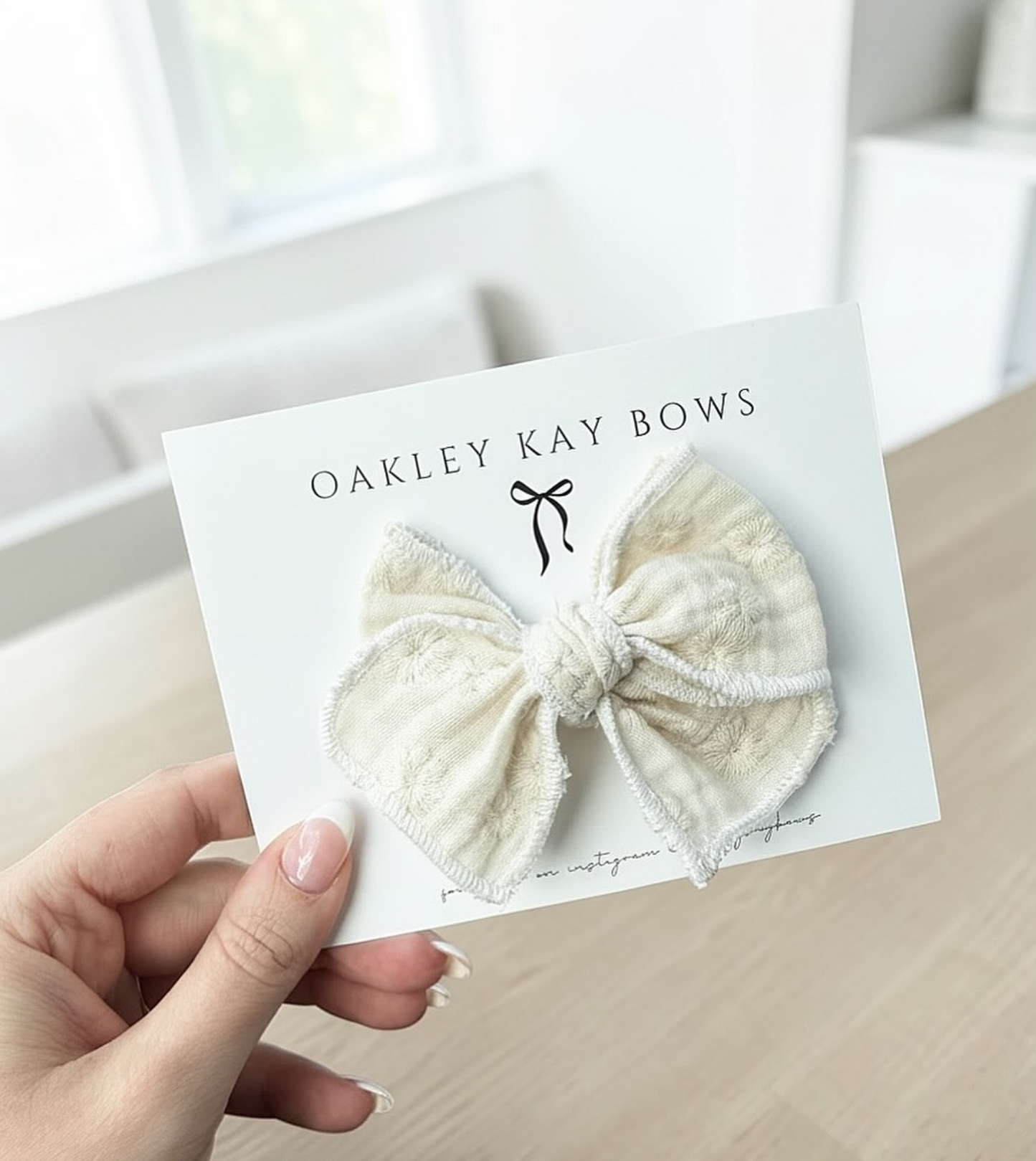 Oakley Kay Bows | White Embroidered Small Bow Clip