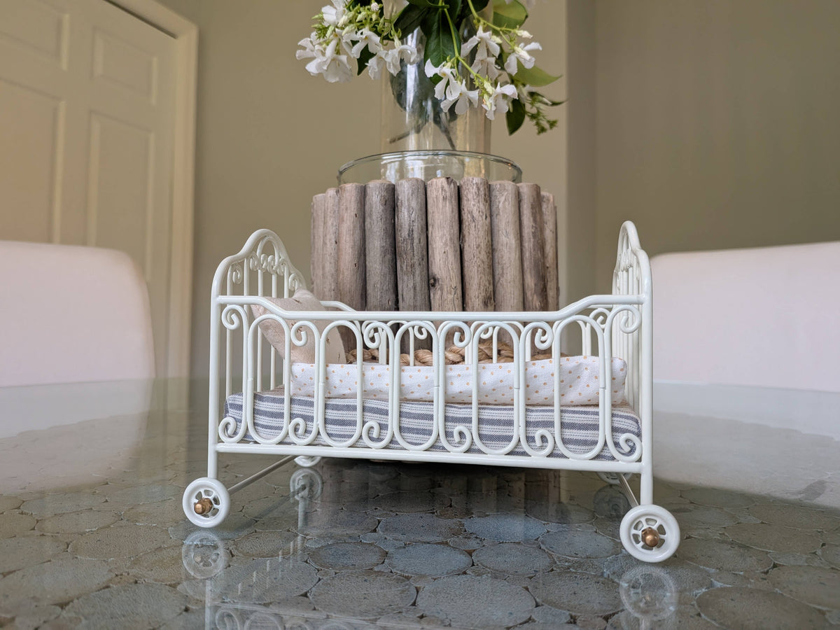 Levlovs | Miniature Metal Bed 