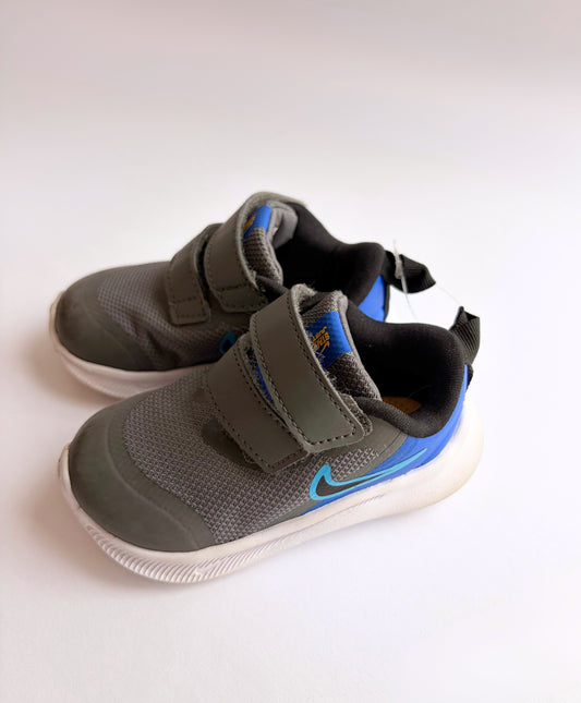 Nike Shoes | Size 4C