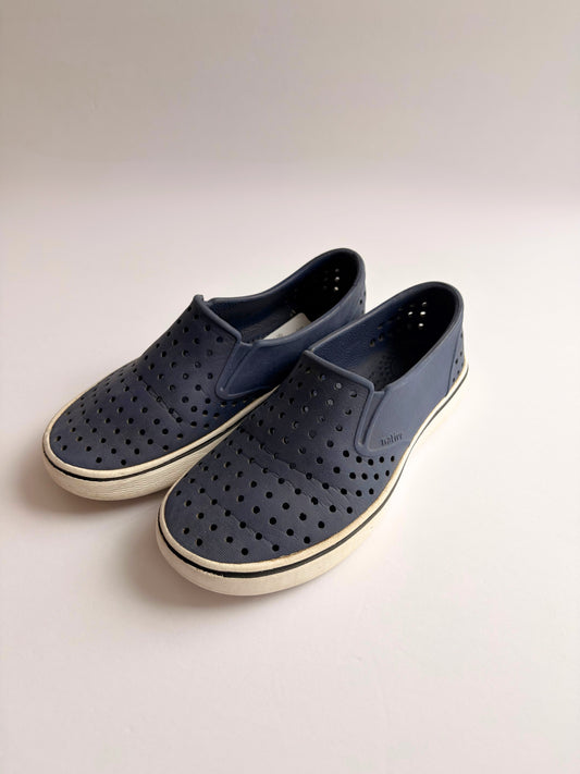 Native Shoes | Size 2Y