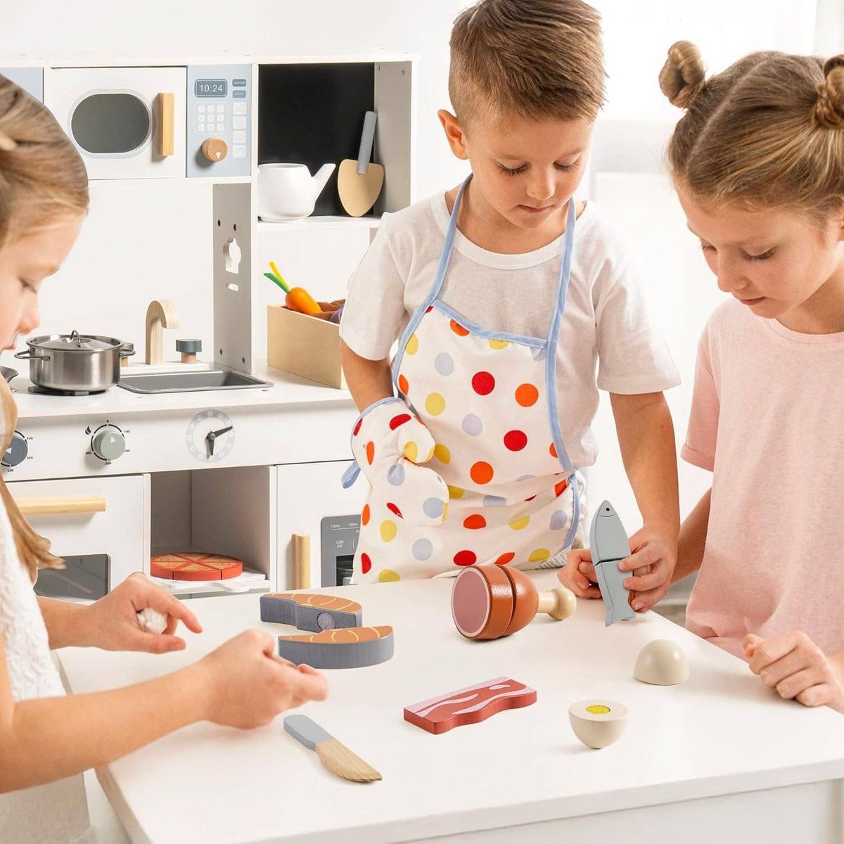 Robud Wooden  Pretend Play Realistic Food Cutting Set Toys