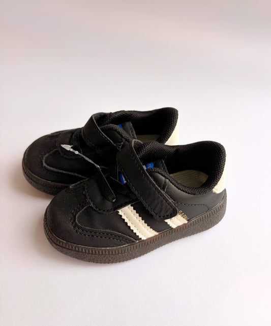 Sneakers | Size 5C