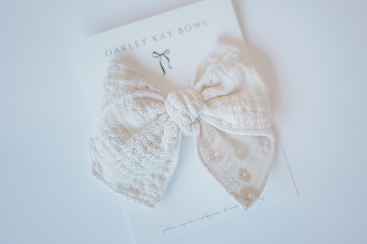 Oakley Kay Bows | White Embroidered Large Bow Clip