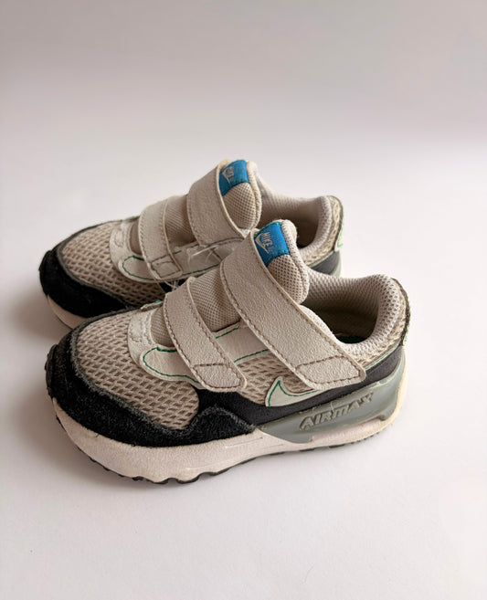 Nike Shoes | Size 7C