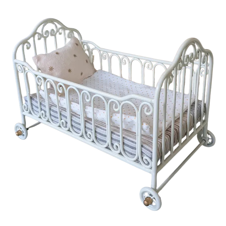 Levlovs | Miniature Metal Bed 